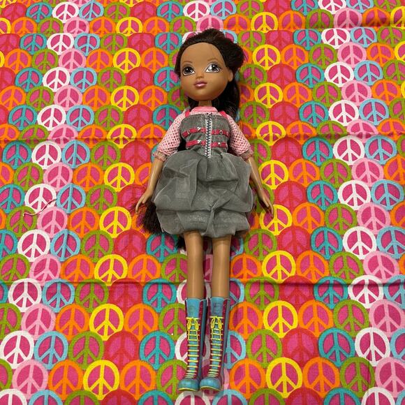 Moxie Girlz Sophina Stamp "N" Style 11" Doll Dressed as Shown - Picture 7 of 8